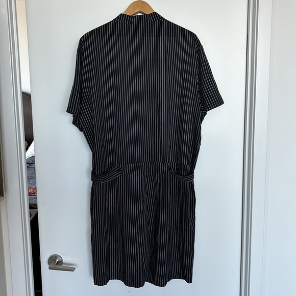 Men’s Romper large - Picture 3 of 5